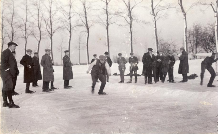 Schaatswedstrijd Veterinaire Studenten IJslclub 'Houdt Moed'