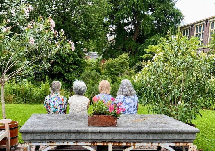 Bezoekers in de Oude Hortus
